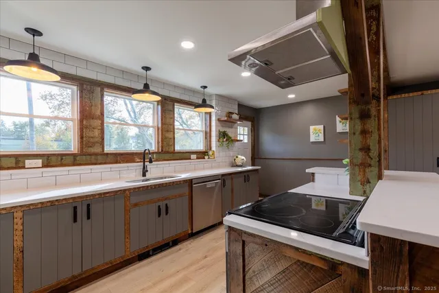 $325,000 | 11 Winter Avenue, Deep River, CT 06417