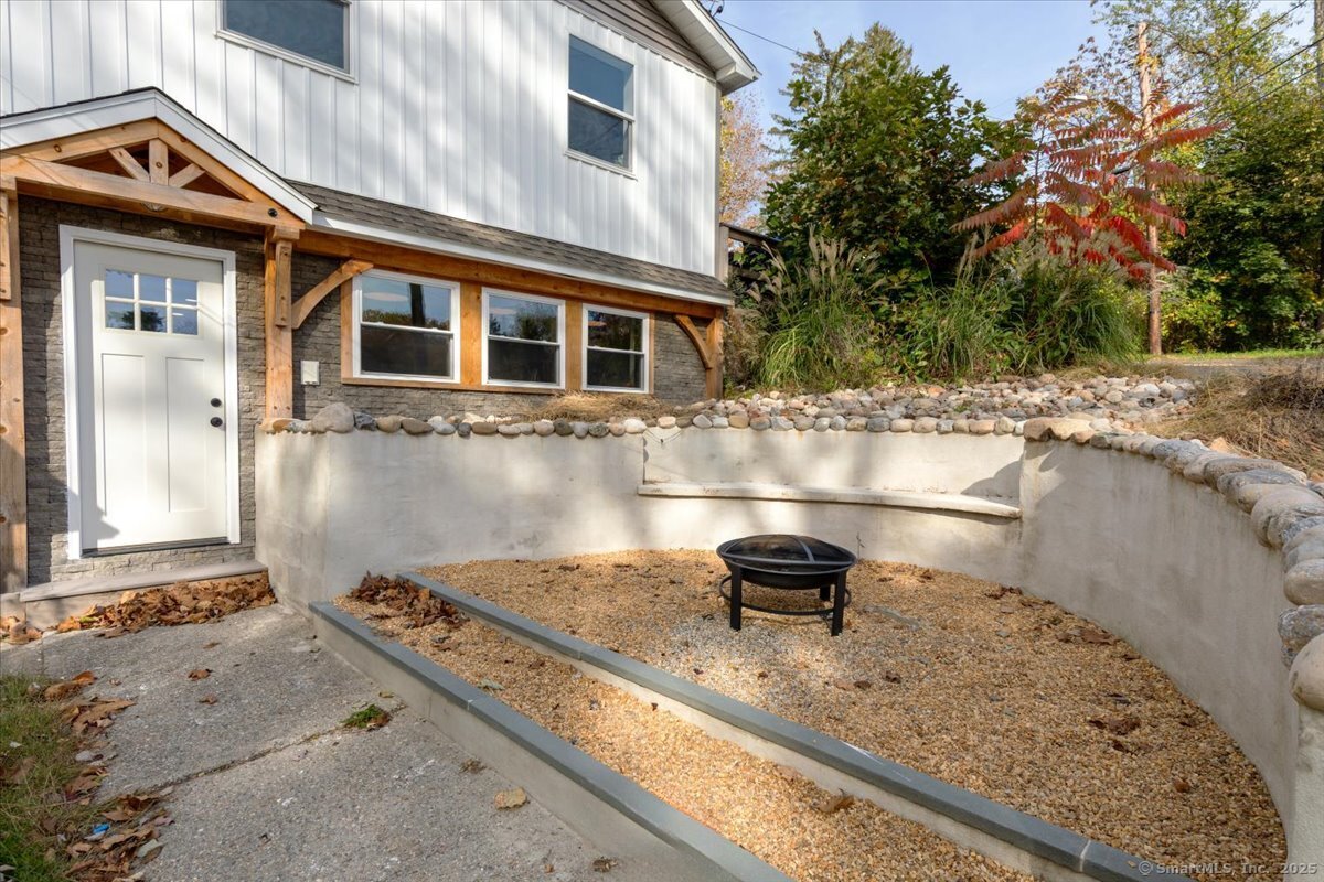 11 Winter Avenue Deep River, CT 06417 - Photo 2 of 25