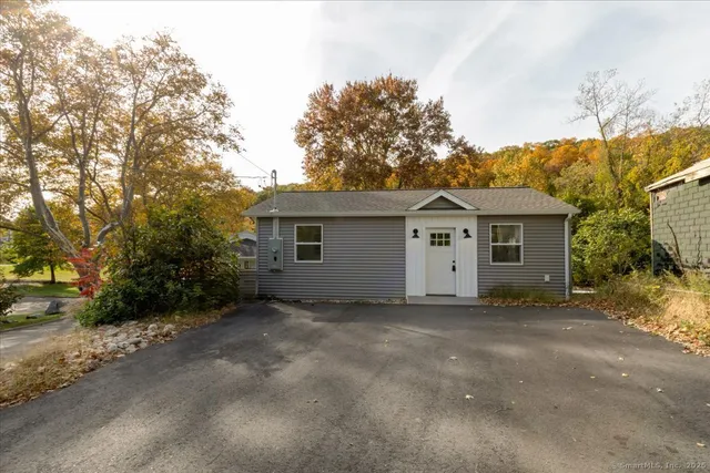 $325,000 | 11 Winter Avenue, Deep River, CT 06417
