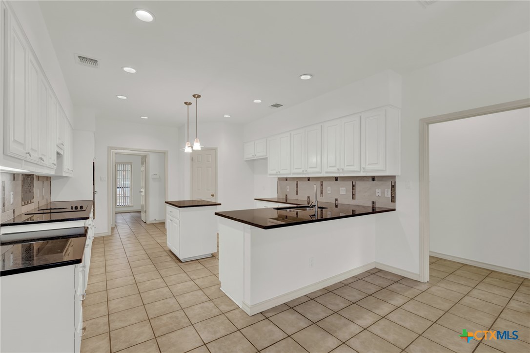 8472 Rolling Acres Trail Fair Oaks Ranch, TX 78015 - Photo 10 of 37 Kitchen