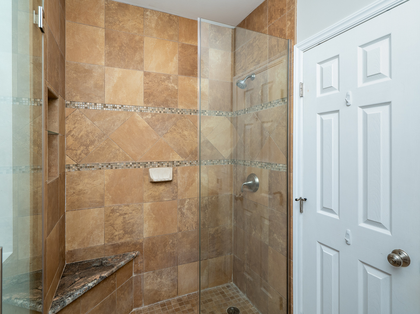 446 Hunters Way Fox River Grove, IL 60021 - Photo 12 of 23 a bathroom with a shower