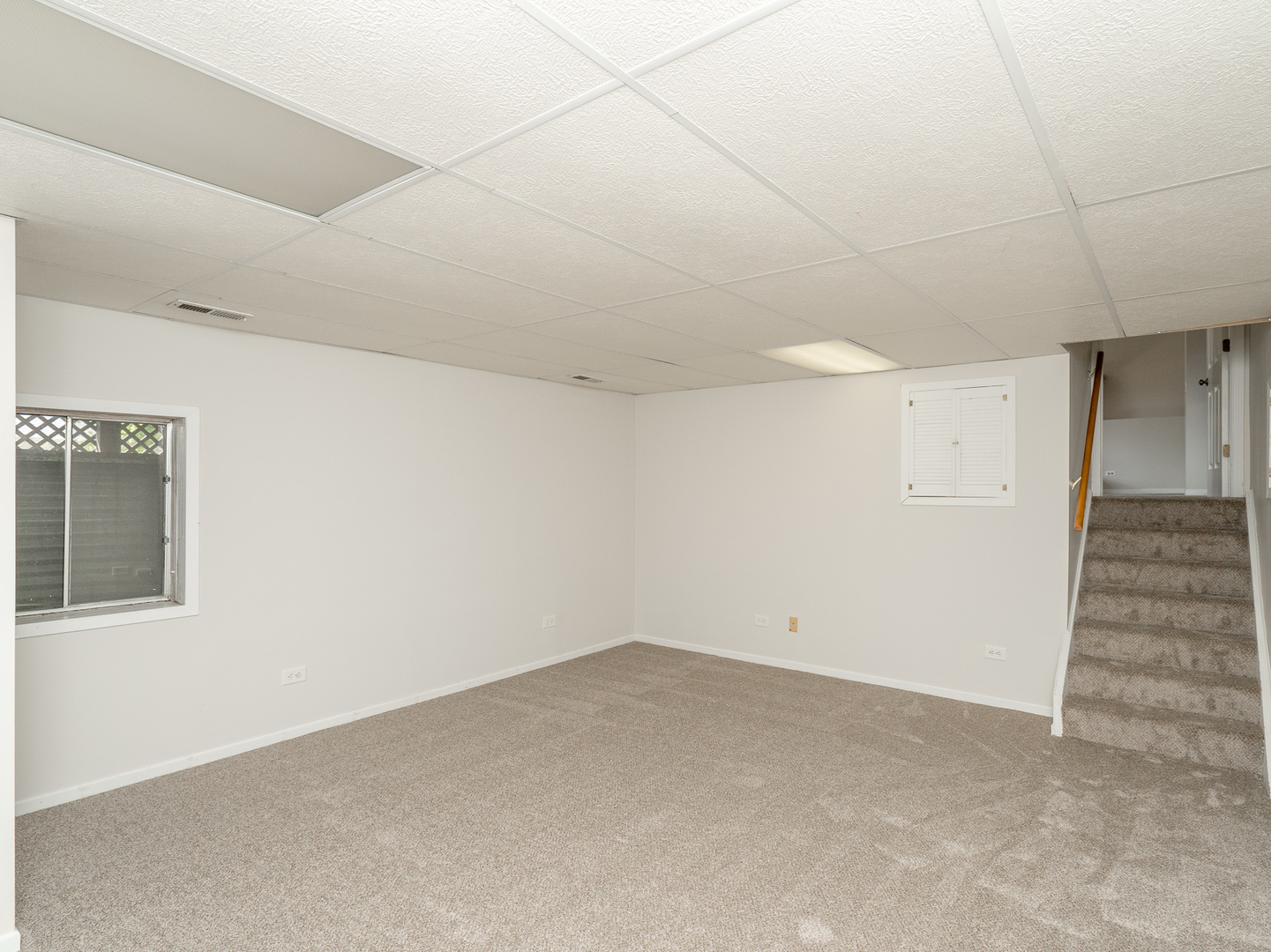 446 Hunters Way Fox River Grove, IL 60021 - Photo 15 of 23 wooden floor in an empty room
