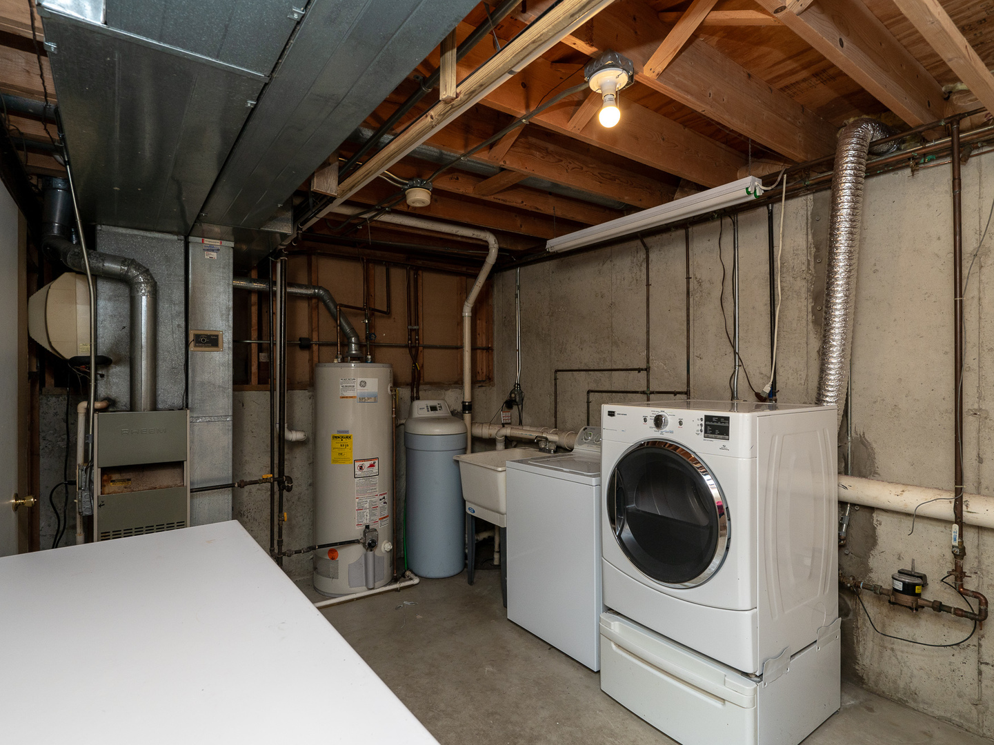 446 Hunters Way Fox River Grove, IL 60021 - Photo 16 of 23 a utility room with dryer and washer