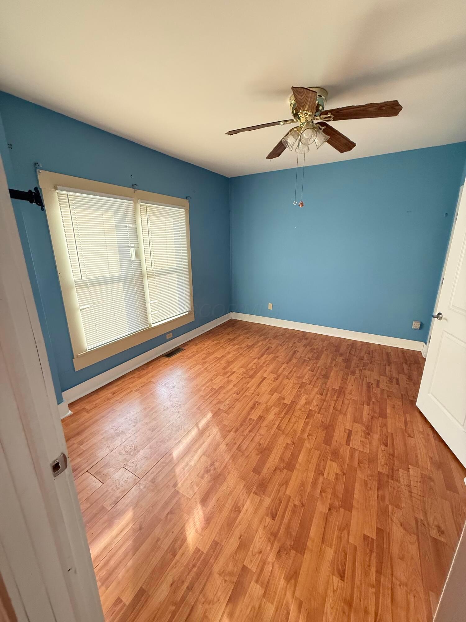 129 North Burnett Road Springfield, OH 45503 - Photo 8 of 27 Bed 1 Entry