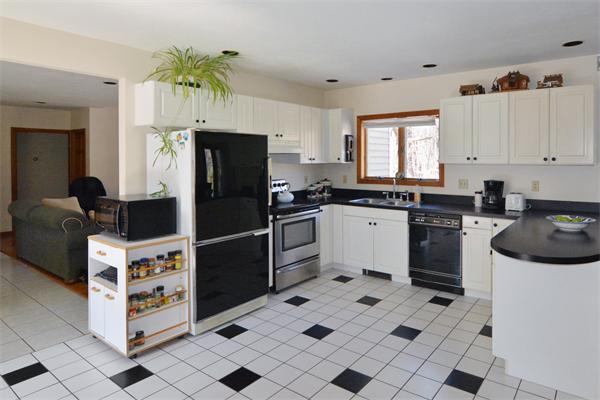 10 Welch Avenue Rutland, MA 01543 - Photo 2 of 27 Gallery Image 2
