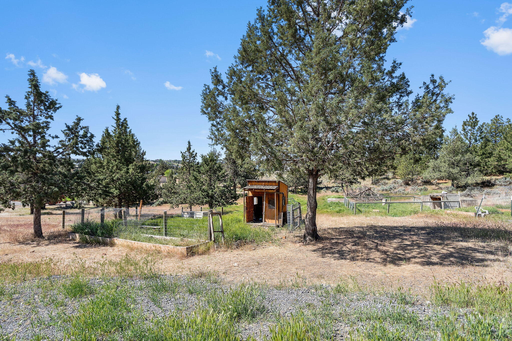 851 Southeast Rancho Lane Madras, OR 97741 - Photo 25 of 52 2025_05_21_851_se_rancho_lane_madras-21