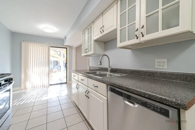 $2,400 | 365 Jefferson Court, Vernon Hills, IL 60061