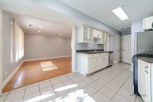 $2,400 | 365 Jefferson Court, Vernon Hills, IL 60061