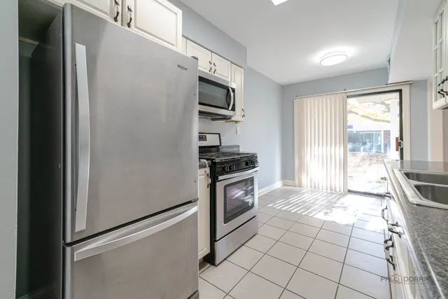 $2,400 | 365 Jefferson Court, Vernon Hills, IL 60061