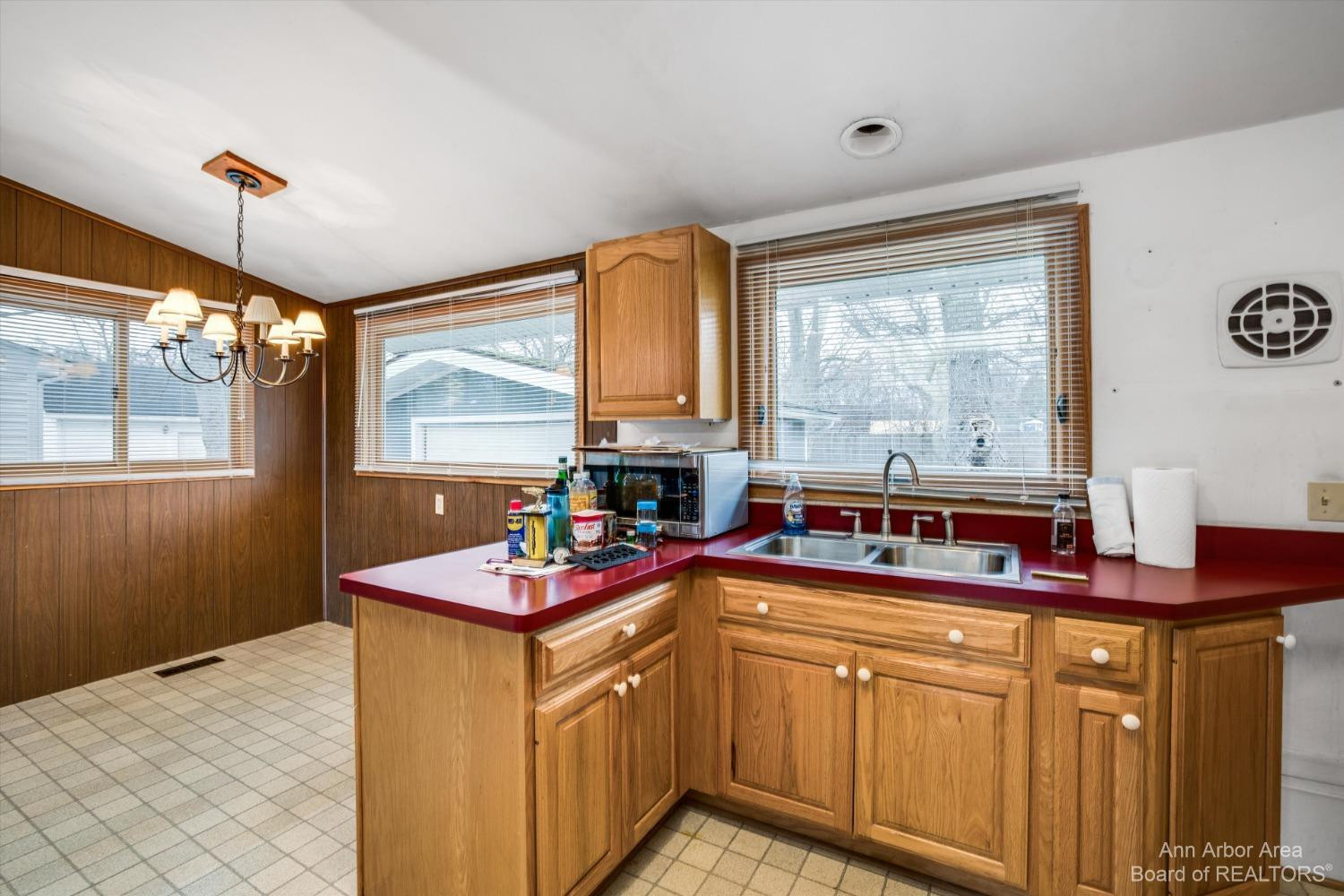 2726 Cranbrook Road Ann Arbor, MI 48104 - Photo 4 of 46 Kitchen/Dining