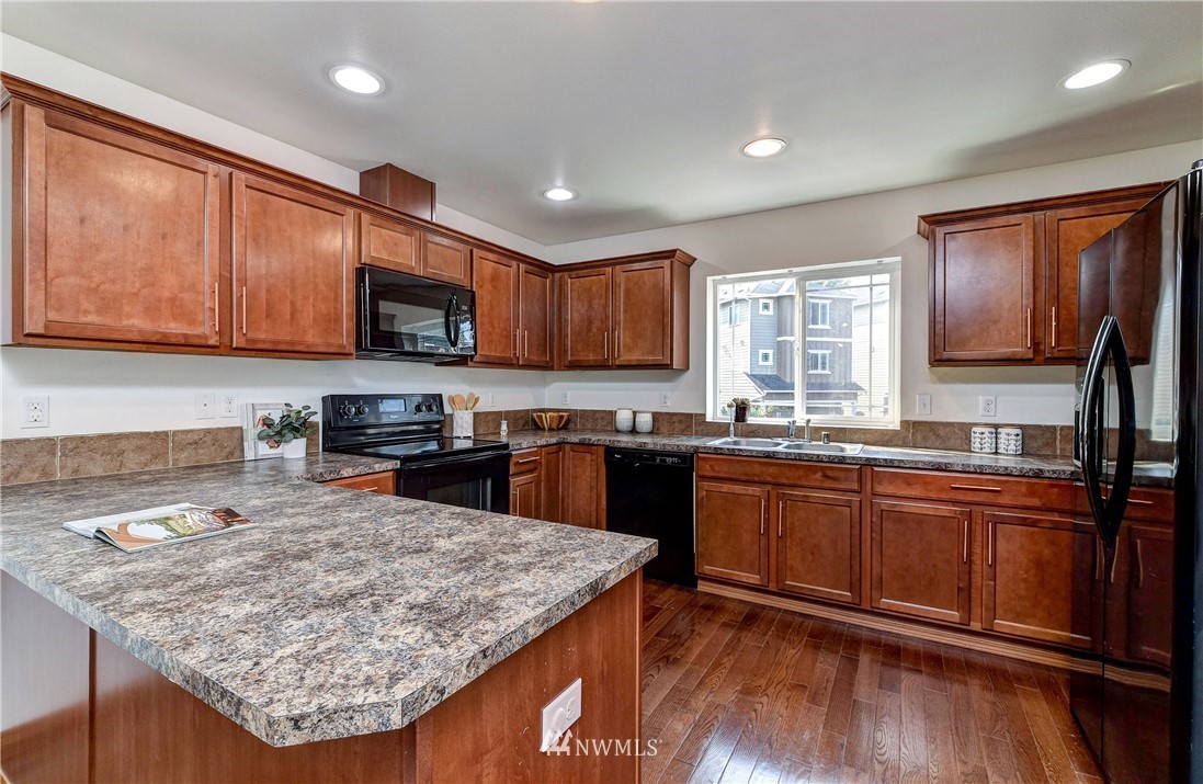 3433 164th Place Southeast Bothell, WA 98012 - Photo 3 of 27 Gallery Image 3