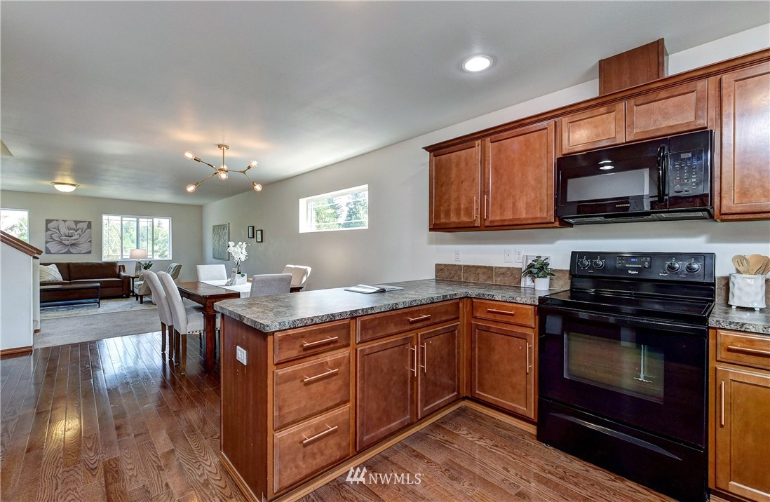 3433 164th Place Southeast Bothell, WA 98012 - Photo 5 of 27 Gallery Image 5