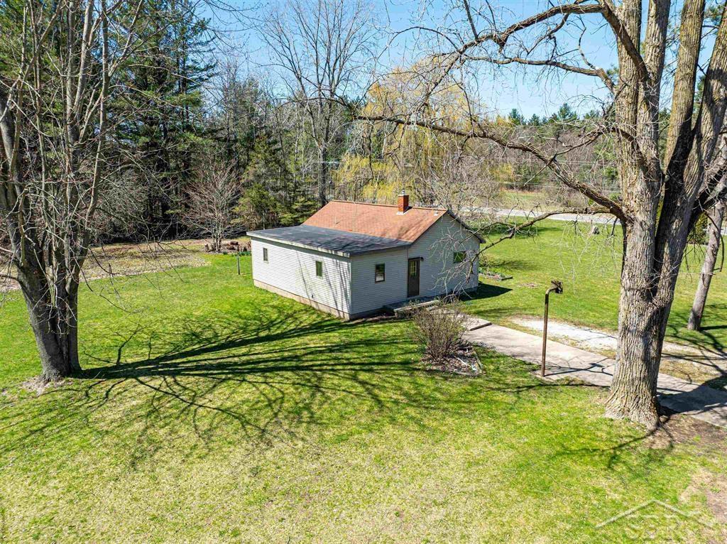 585 West Chippewa River Road Midland, MI 48640 - Photo 35 of 66 50143344-3f2cd849-3766-4d0e-9a48-1a4bbab47031.JPG