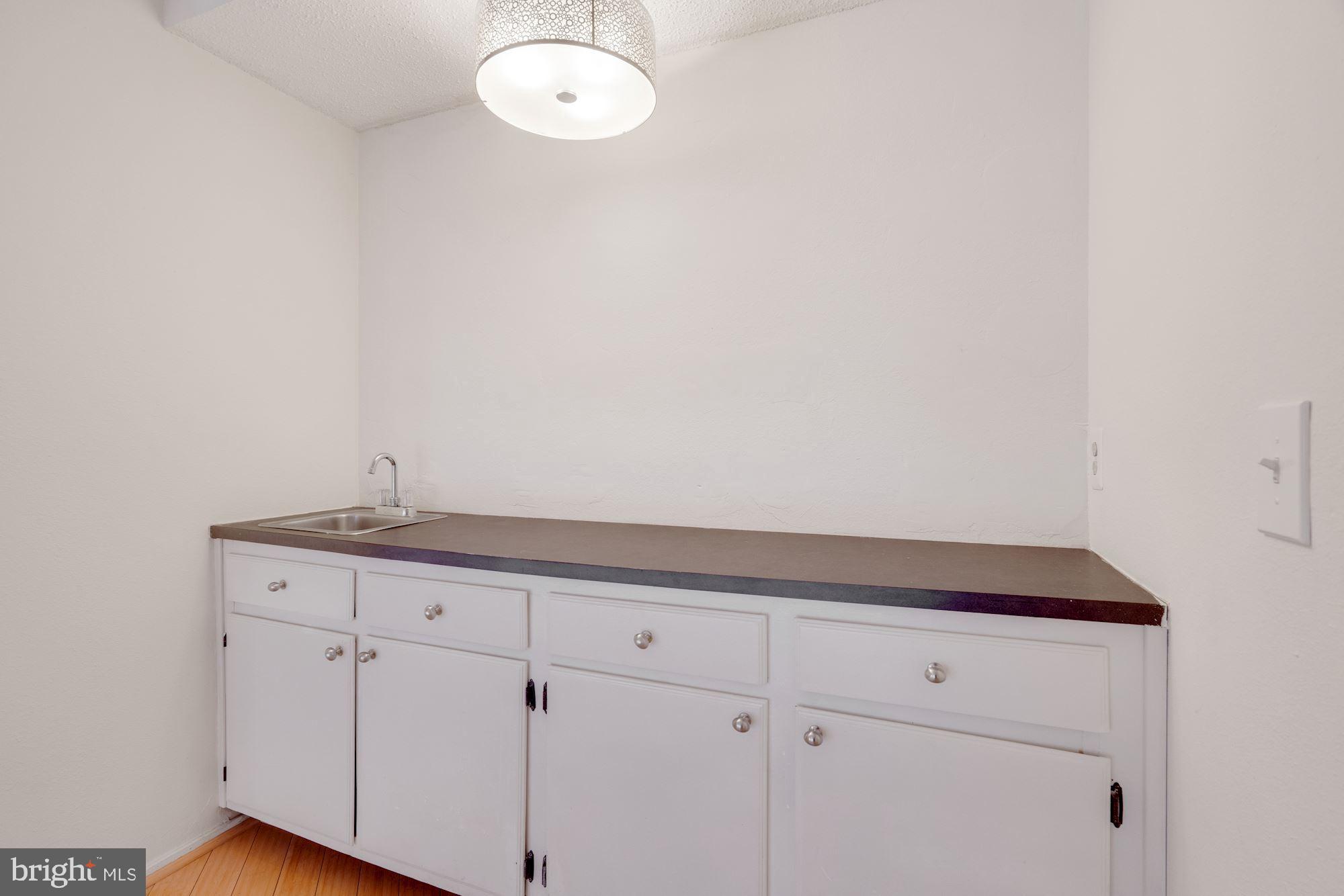 6101 Edsall Road, Unit 604 Alexandria, VA 22304 - Photo 11 of 43 Dining Area Built-ins
