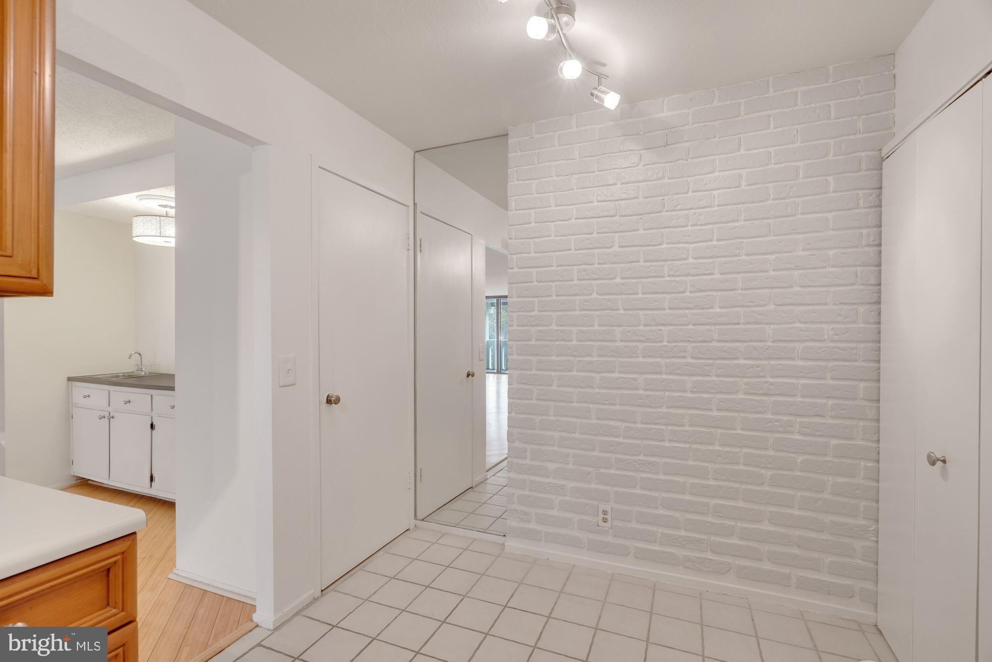 6101 Edsall Road, Unit 604 Alexandria, VA 22304 - Photo 12 of 43 Eat In Kitchen Area