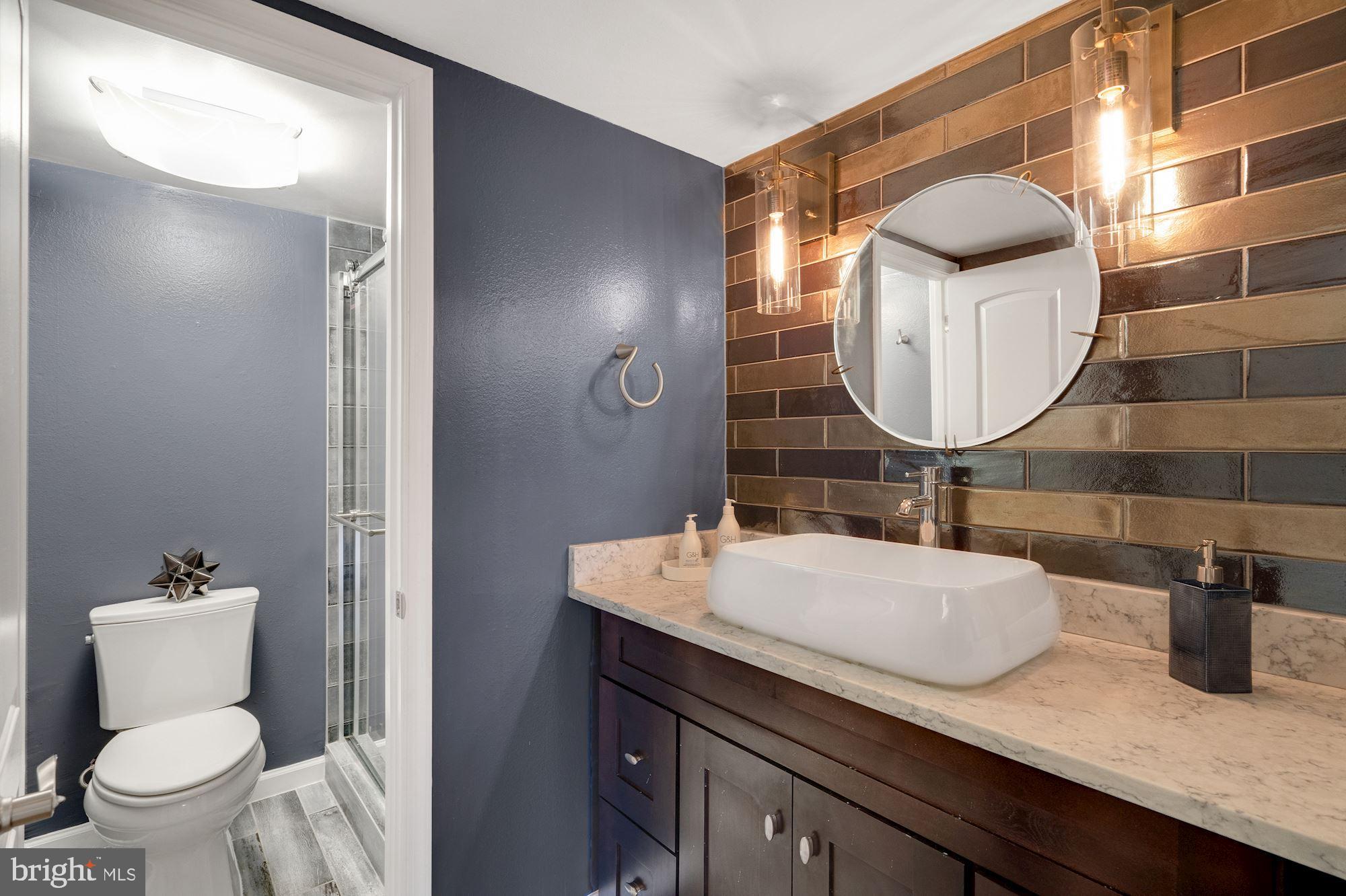 6101 Edsall Road, Unit 604 Alexandria, VA 22304 - Photo 21 of 43 Hallway Bathroom