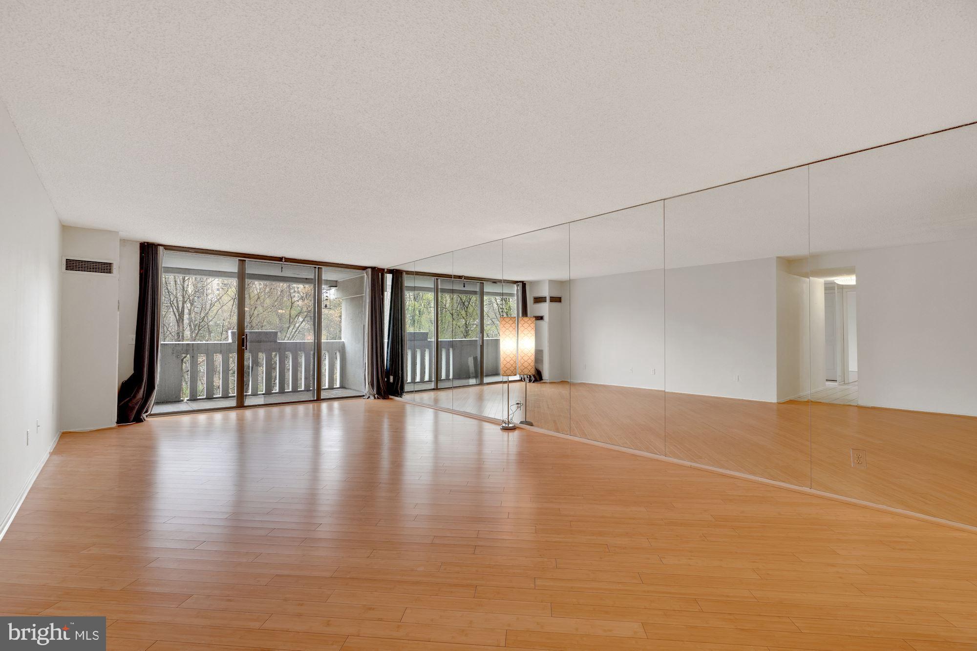 6101 Edsall Road, Unit 604 Alexandria, VA 22304 - Photo 5 of 43 Living Area