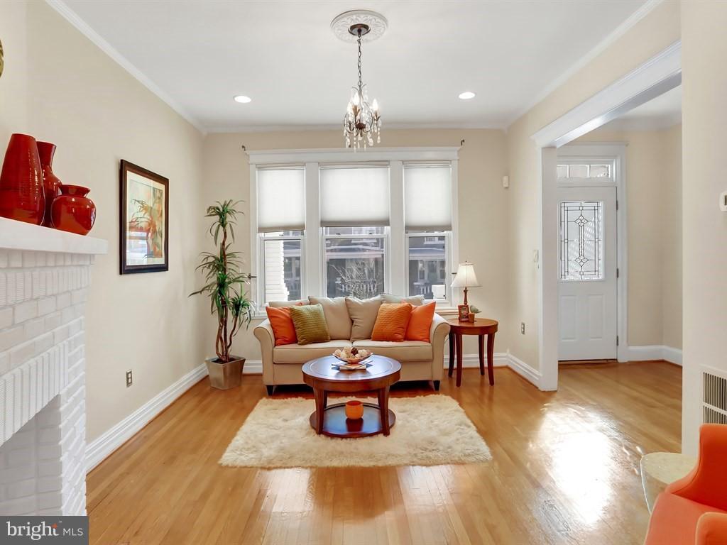525 Decatur Street Northwest Washington, DC 20011 - Photo 3 of 30 Living Room