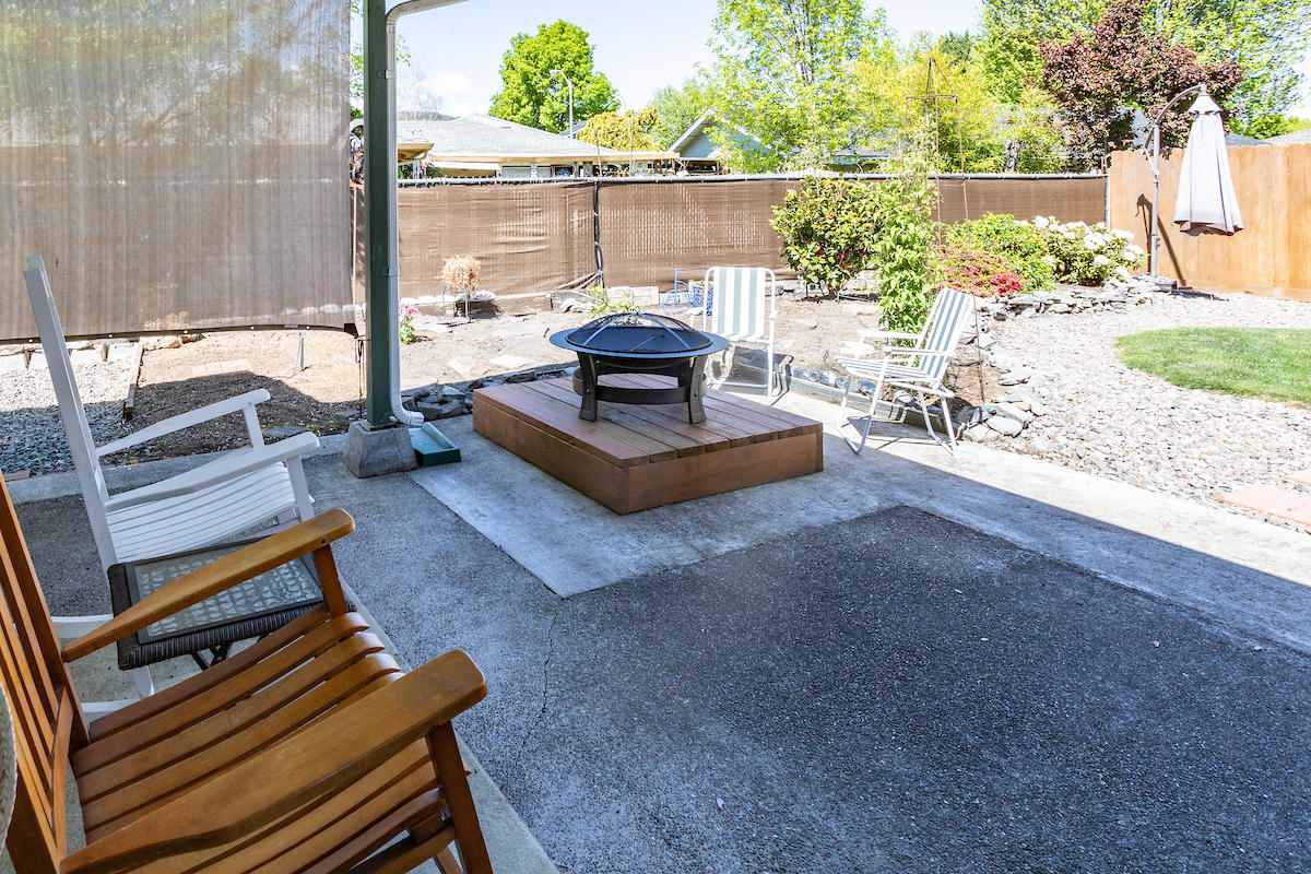 1650 Timothy Street Central Point, OR 97502 - Photo 22 of 32 24