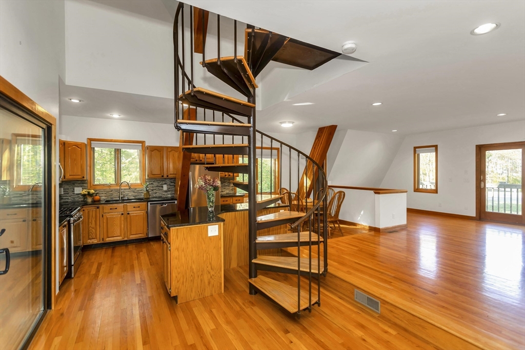 123 Mountainview Road East Longmeadow, MA 01028 - Photo 25 of 42