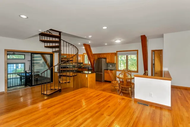 $520,000 | 123 Mountainview Road, East Longmeadow, MA 01028