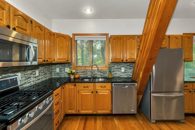 $520,000 | 123 Mountainview Road, East Longmeadow, MA 01028