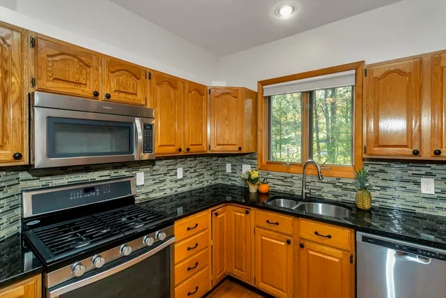 $520,000 | 123 Mountainview Road, East Longmeadow, MA 01028