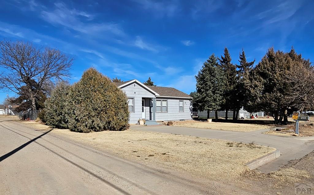 233 East 5th Avenue Springfield, CO 81073 - Photo 23 of 30 a view of large house with a outdoor space