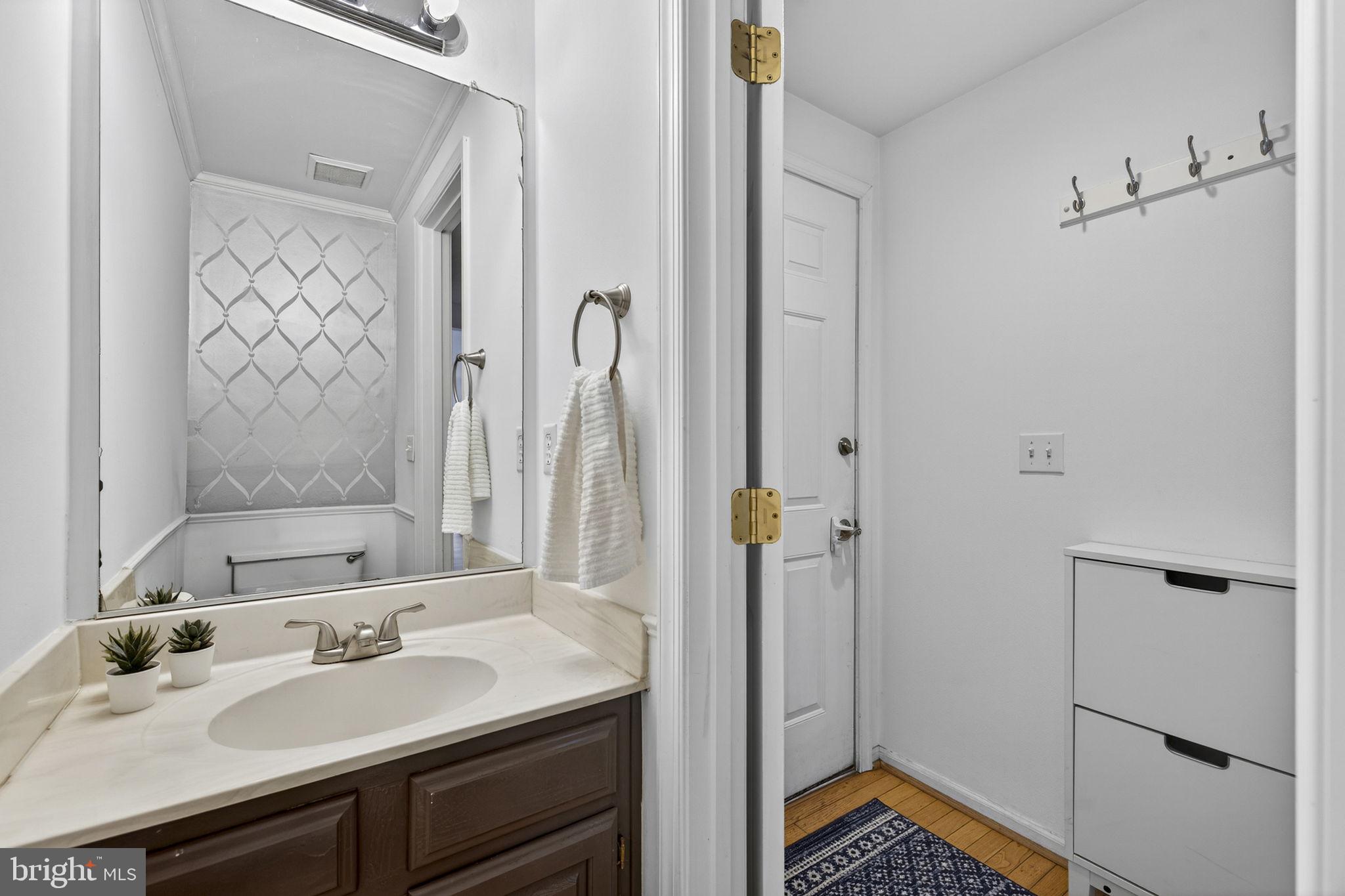 45430 Gable Square Sterling, VA 20164 - Photo 22 of 52 a bathroom with a sink and a mirror