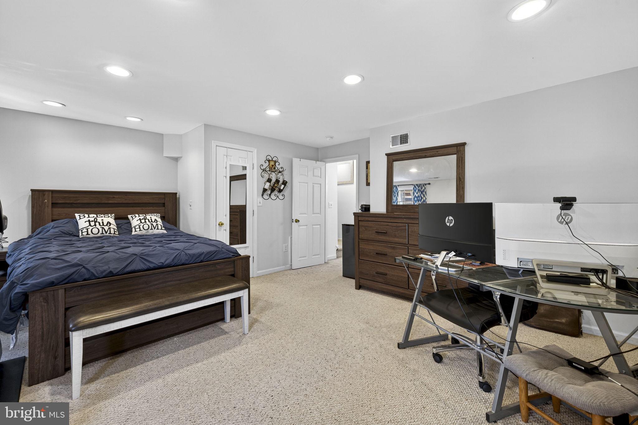 45430 Gable Square Sterling, VA 20164 - Photo 37 of 52 a bedroom with a workspace