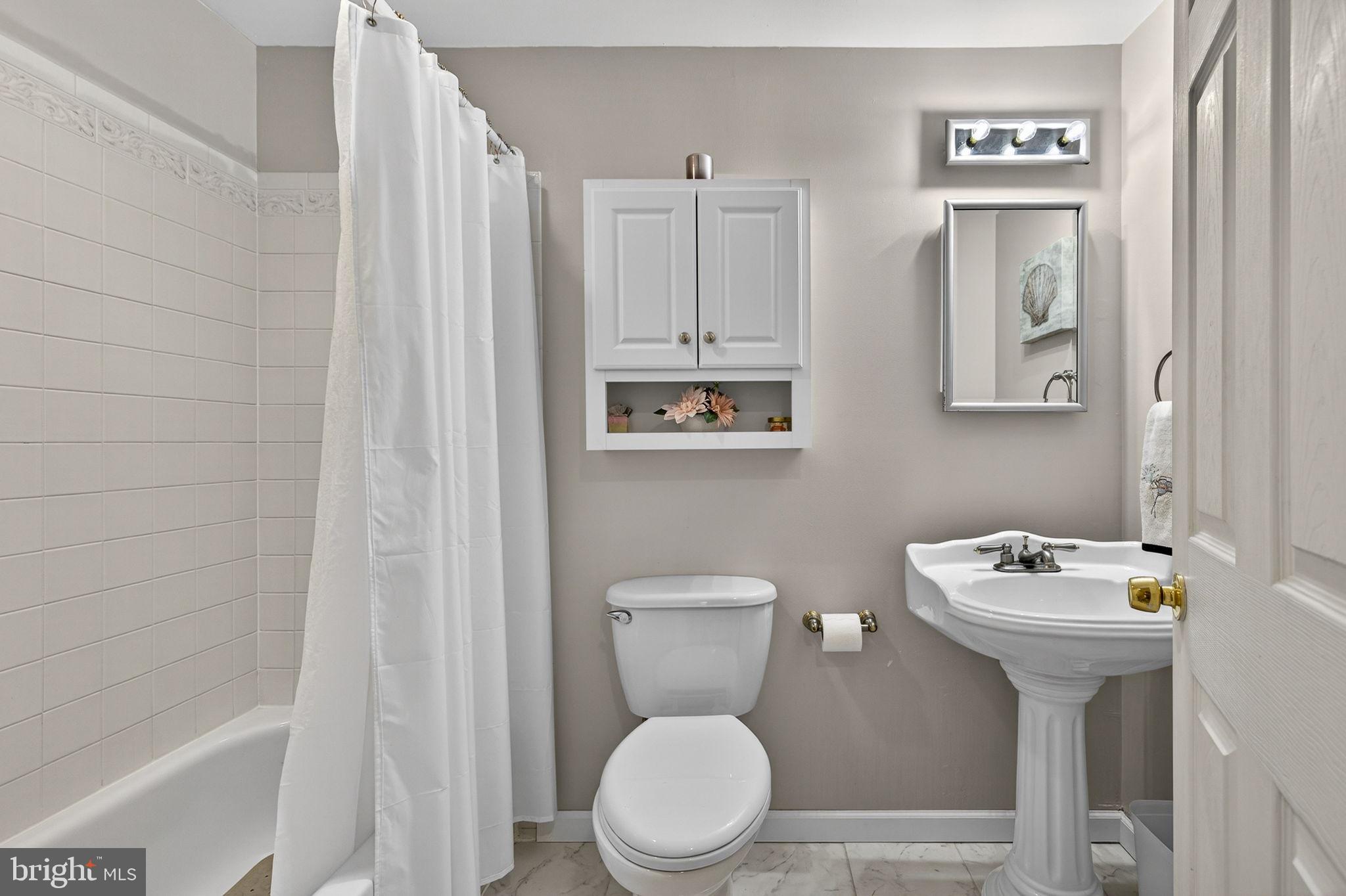 45430 Gable Square Sterling, VA 20164 - Photo 40 of 52 a bathroom with a toilet sink and mirror