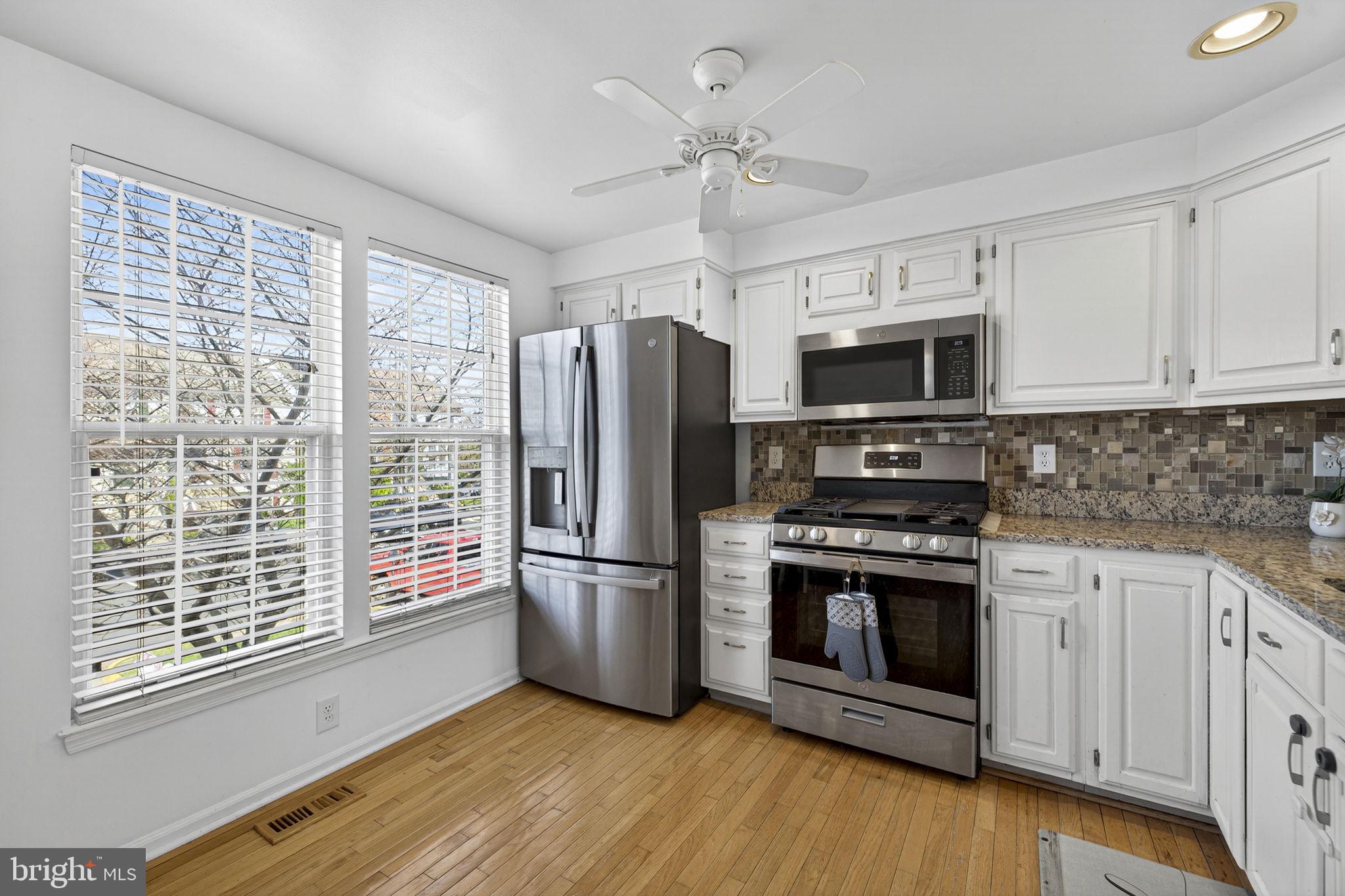 45430 Gable Square Sterling, VA 20164 - Photo 8 of 52 a kitchen with stainless steel appliances a stove a refrigerator sink and microwave