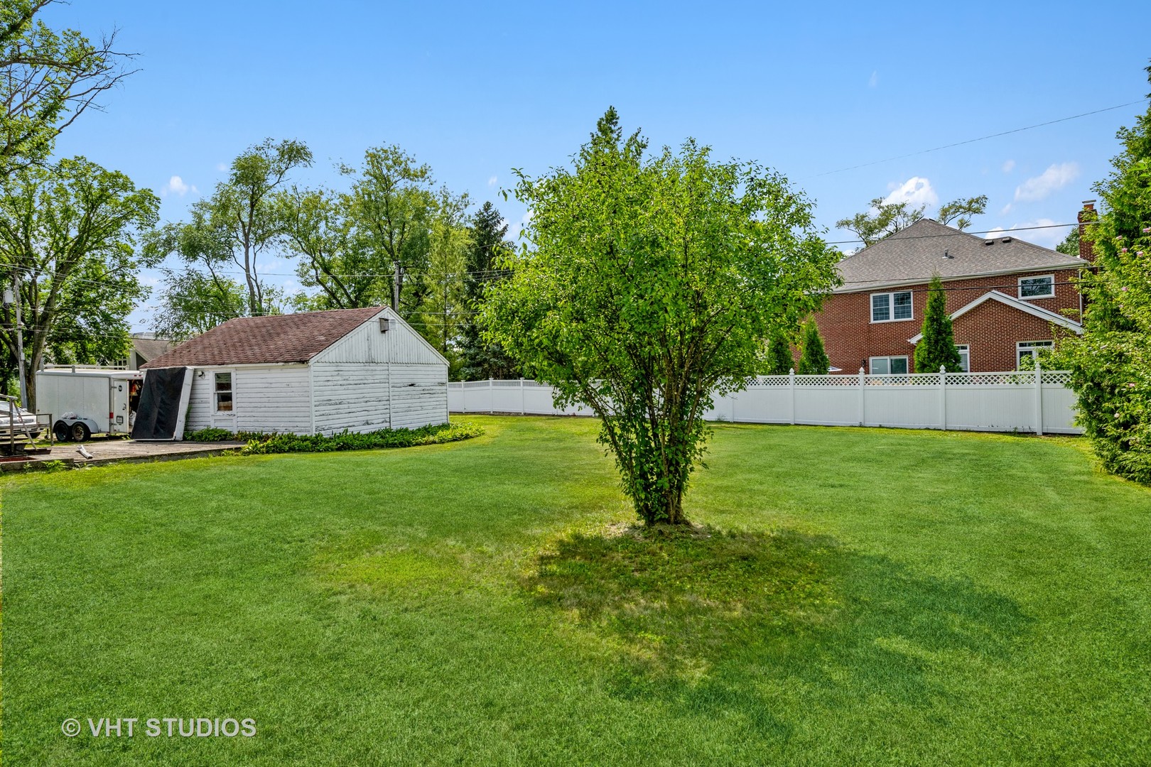862 South Poplar Avenue Elmhurst, IL 60126 - Photo 5 of 11 a view of a house with a backyard