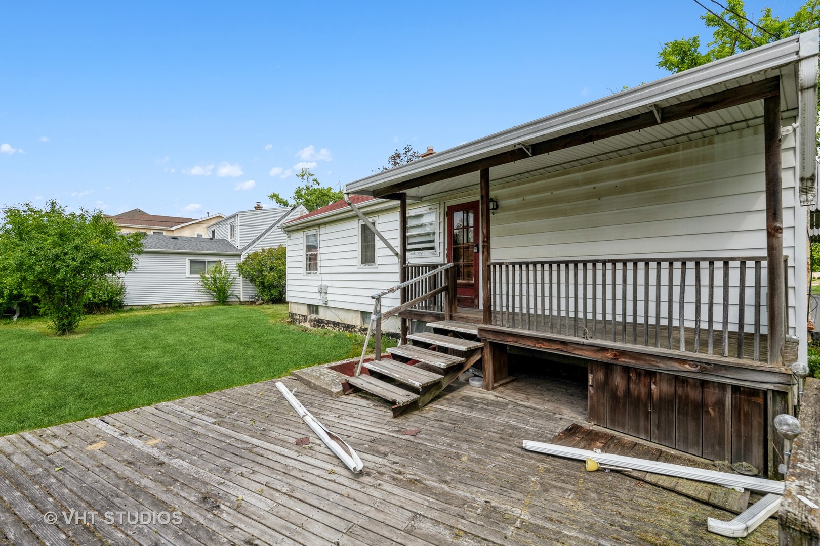 862 South Poplar Avenue Elmhurst, IL 60126 - Photo 8 of 11 a backyard of a house with a garden