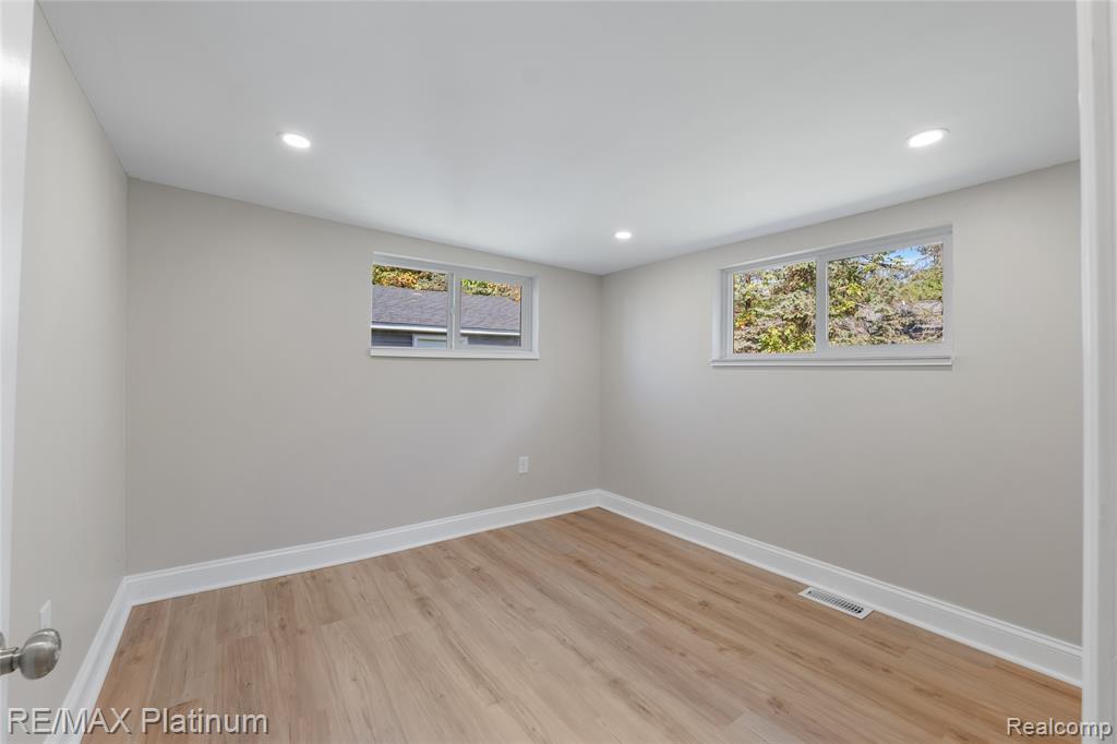 1605 South Hughes Road Brighton, MI 48114 - Photo 13 of 16 Gallery Image 13