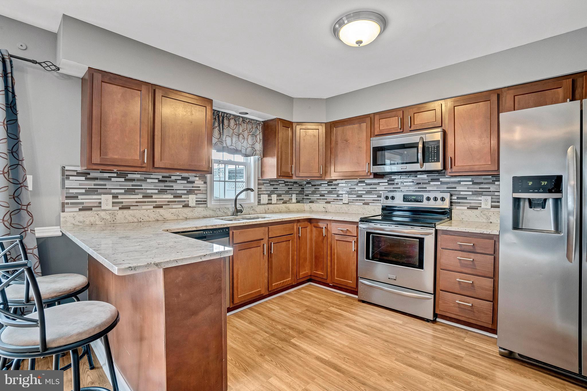 1110 Inner Circle Baltimore, MD 21225 - Photo 12 of 41 Granite , glass backsplash, appliances under 3 yrs