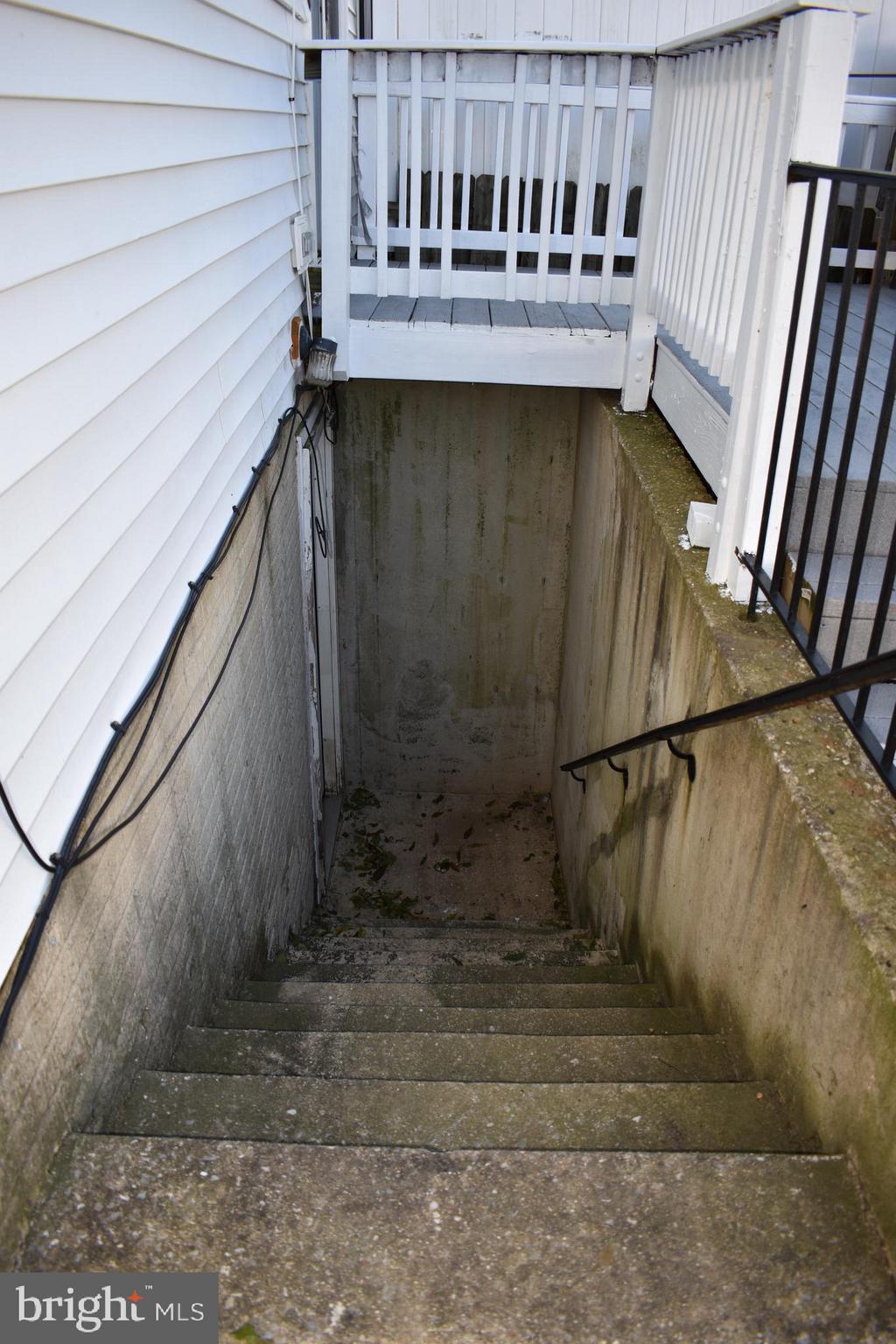 1110 Inner Circle Baltimore, MD 21225 - Photo 26 of 41 Separate entrance to basement. Also has inside acc