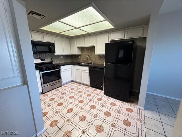 $1,995 | 3950 Delos Drive, Las Vegas, NV 89103