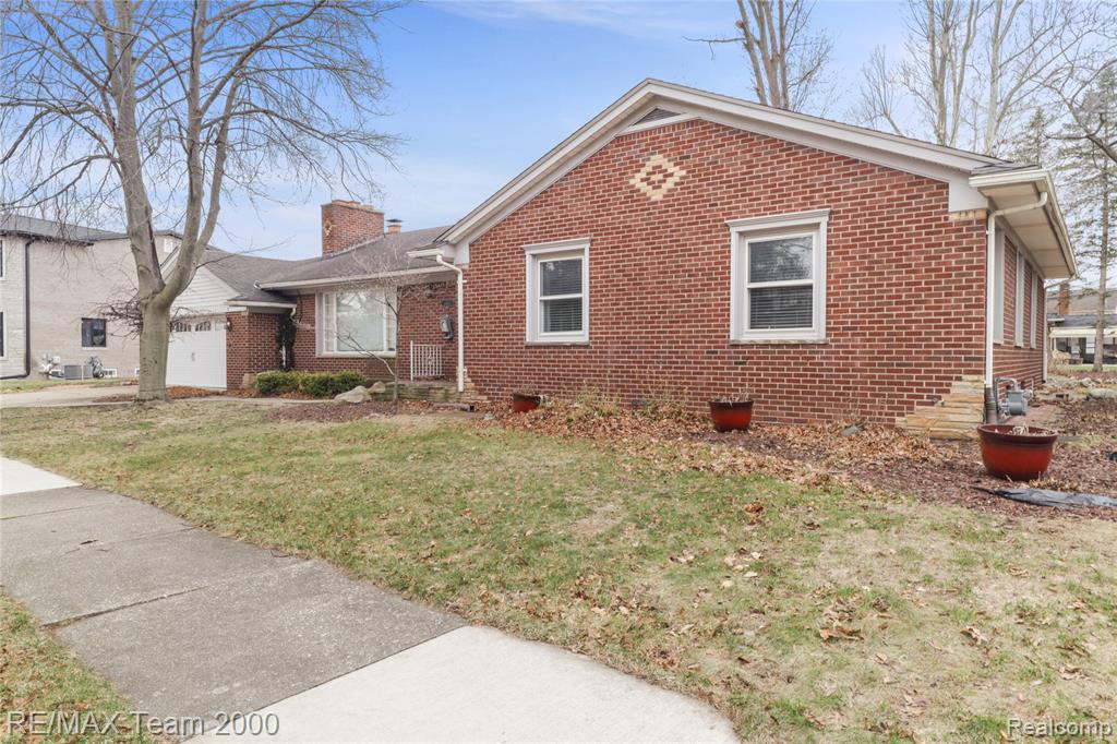 1445 Belmont Street Dearborn, MI 48128 - Photo 2 of 33