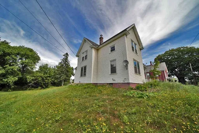 $59,900 | 7 Cleveland Street, Houlton, ME 04730