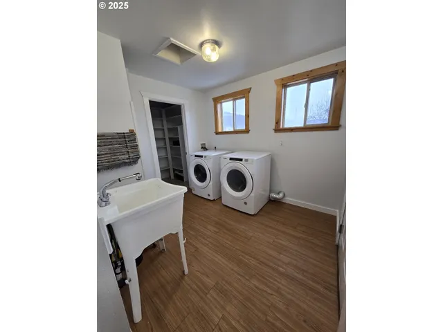 a view of livingroom with washer and dryer