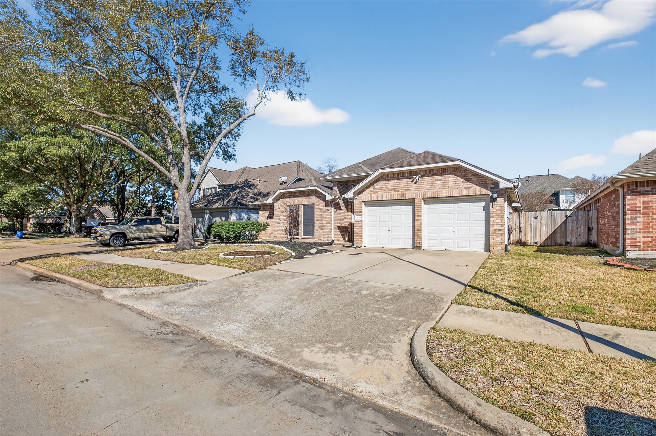 4726 Meadows Edge Lane Houston, TX 77084 - Photo 2 of 34