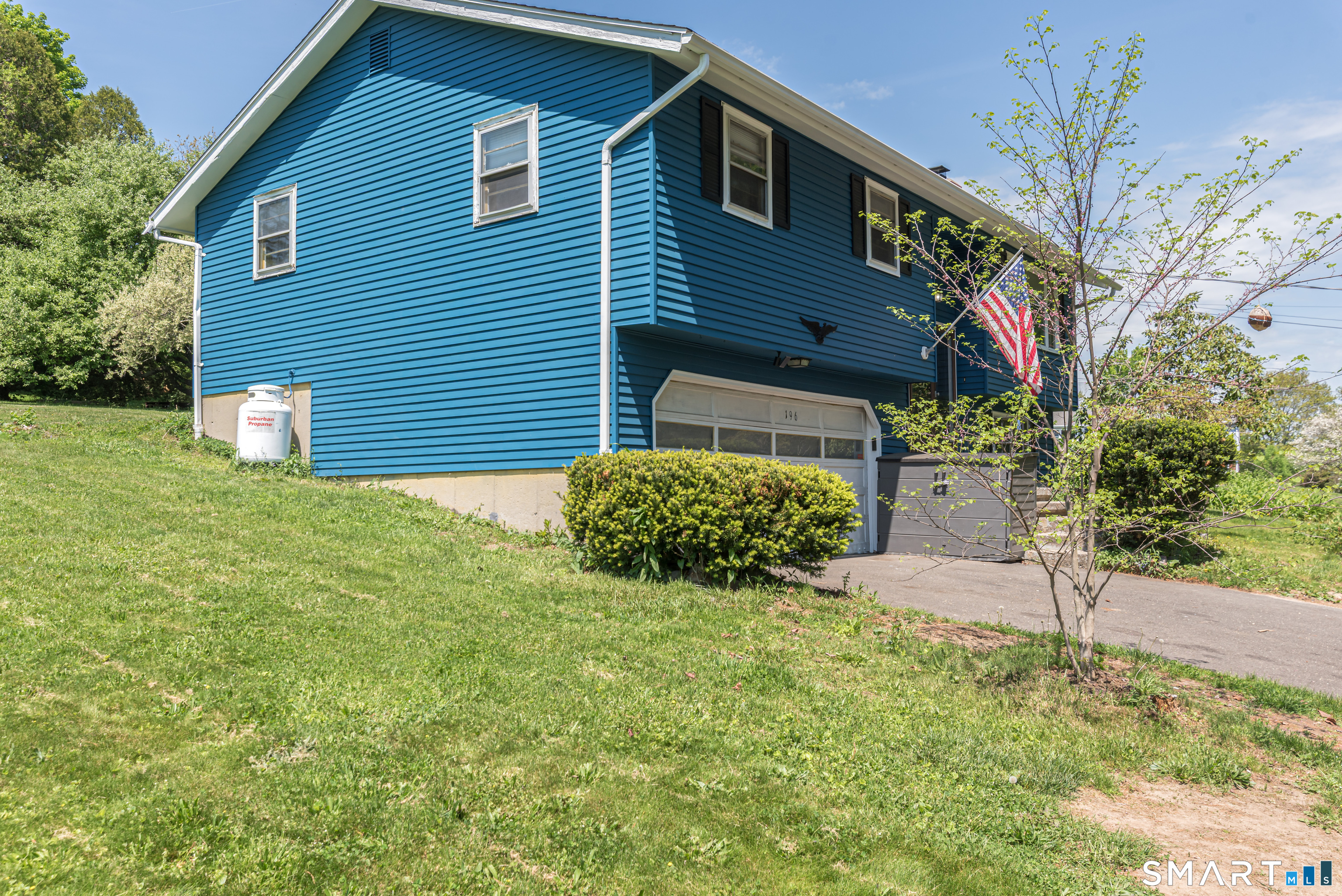 196 Humiston Circle Thomaston, CT 06787 - Photo 3 of 40