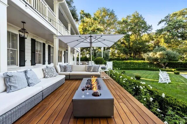 a view of a small yard with plants and a fountain