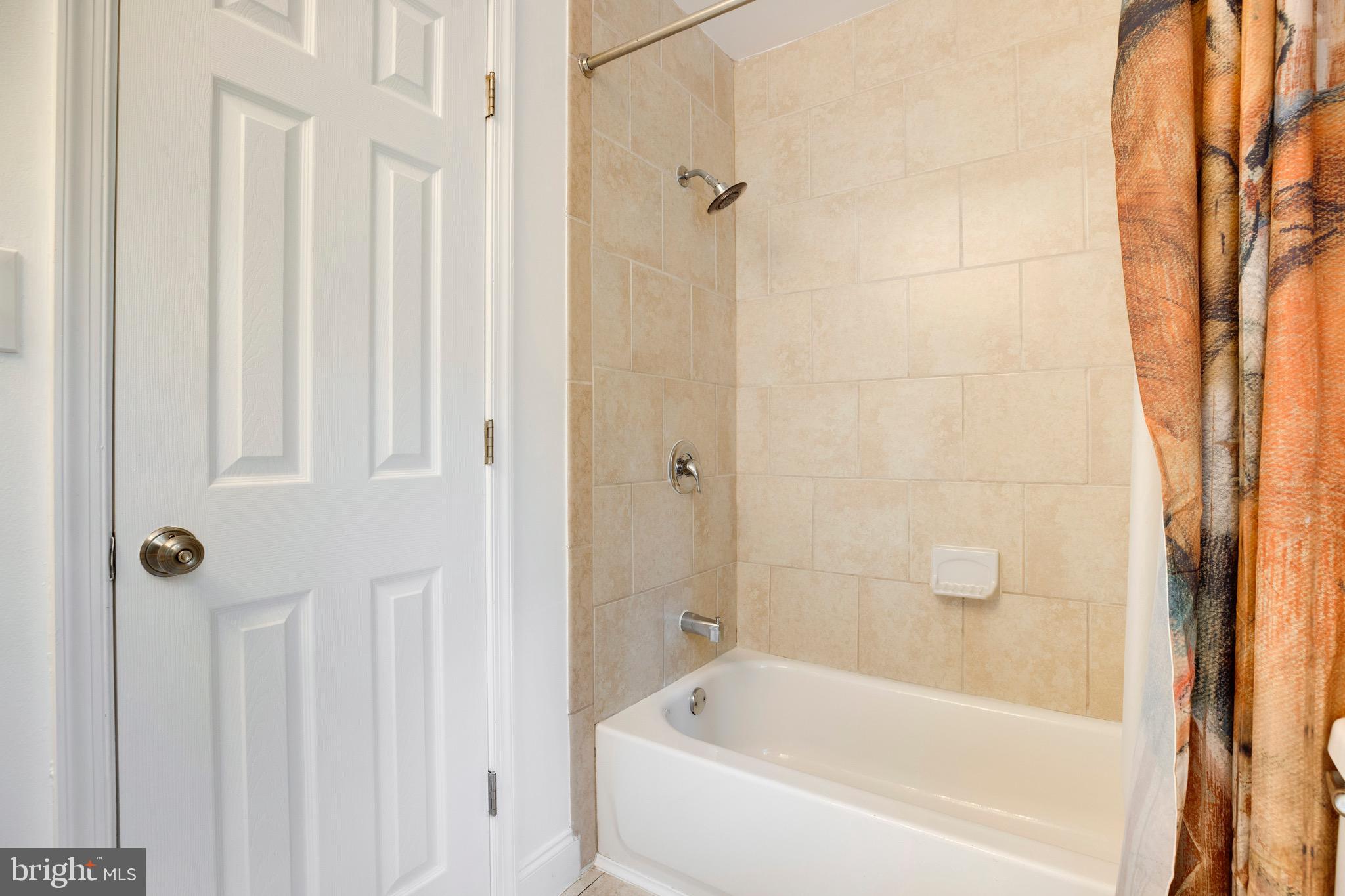 2318 Millennium Lane Reston, VA 20191 - Photo 16 of 34 a bathroom with a bathtub