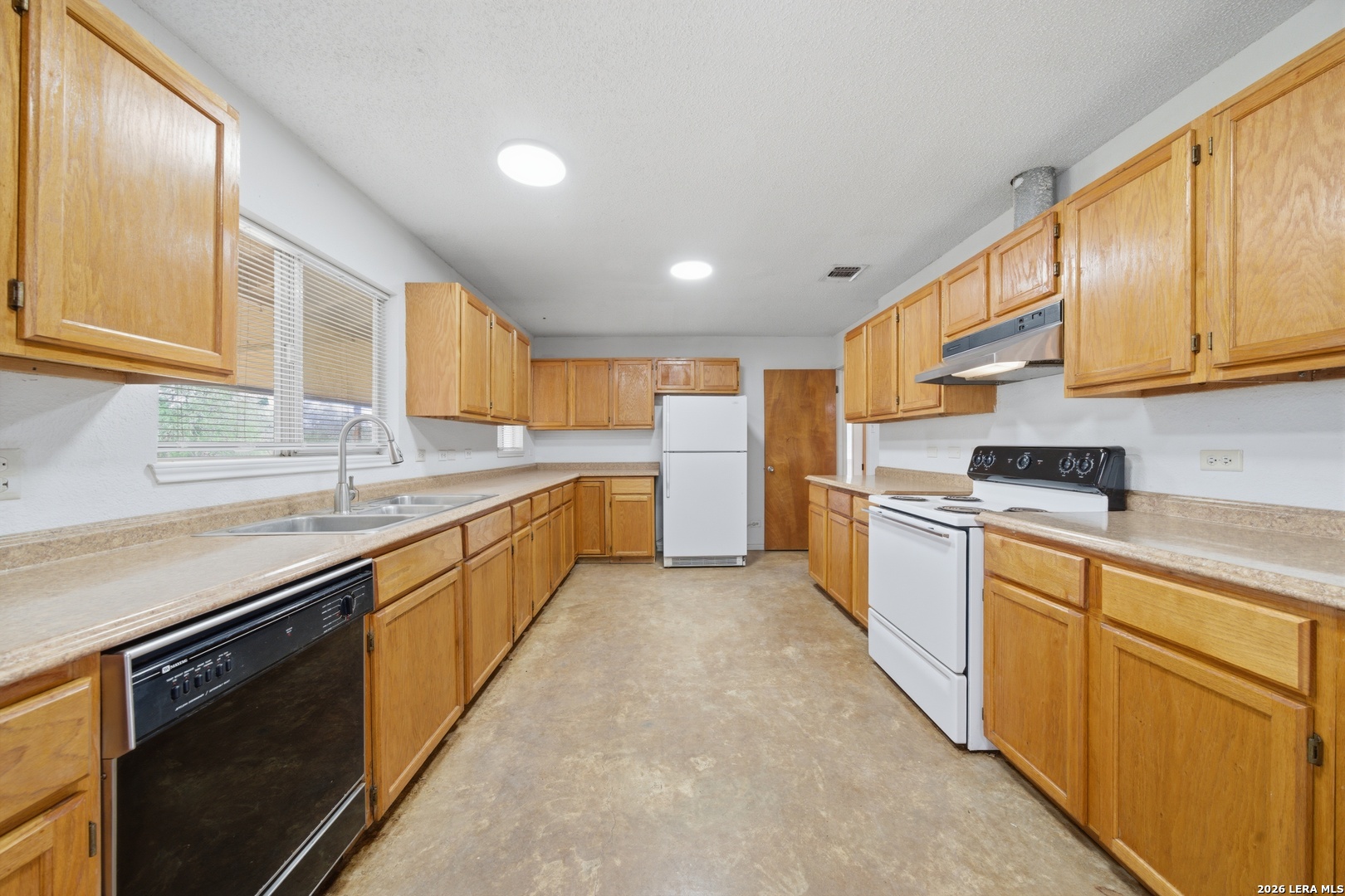 144 Oak Park Road Adkins, TX 78101 - Photo 7 of 25
