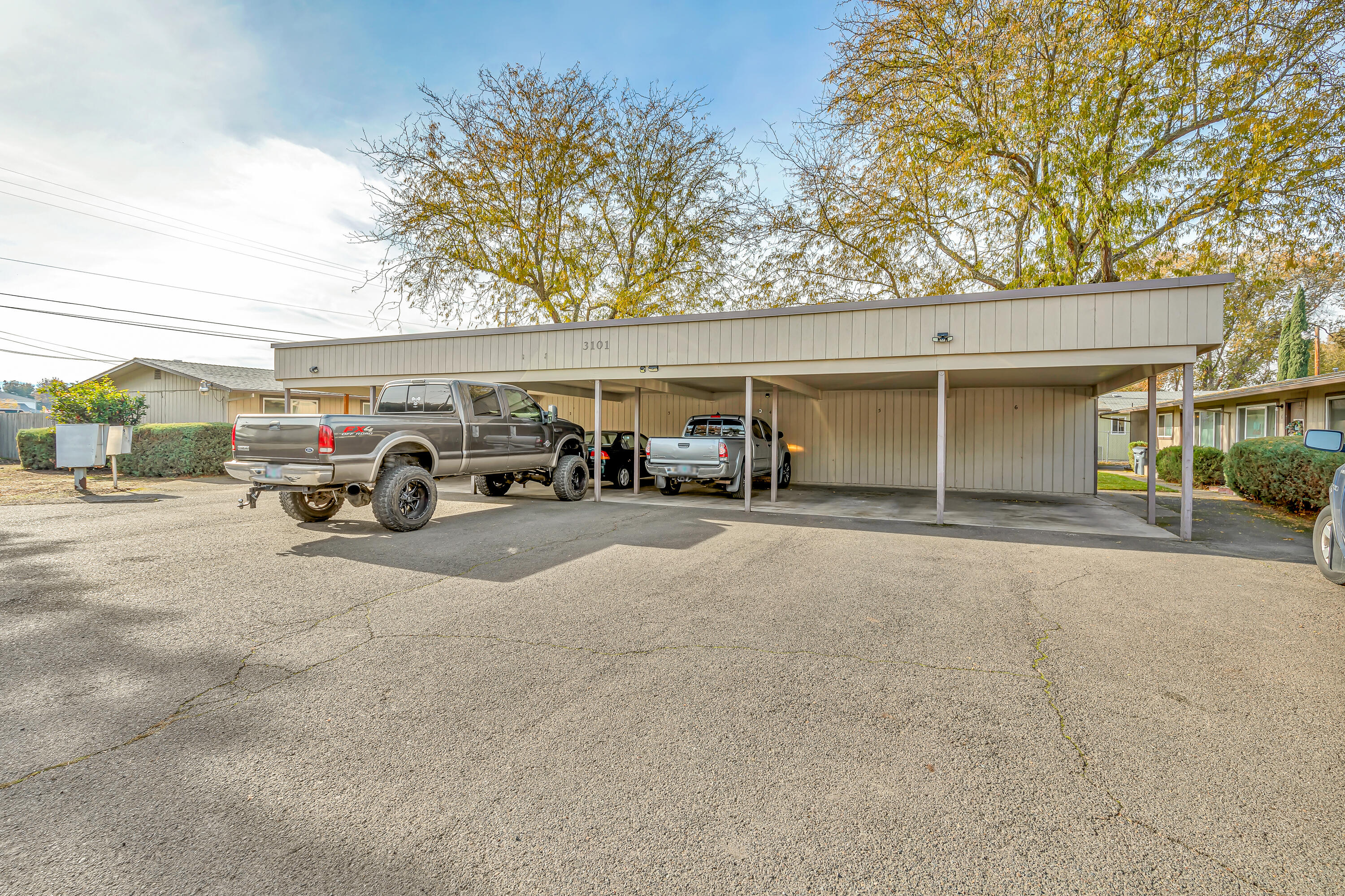 3101 Bursell Road Medford, OR 97501 - Photo 3 of 22 9R9A1170