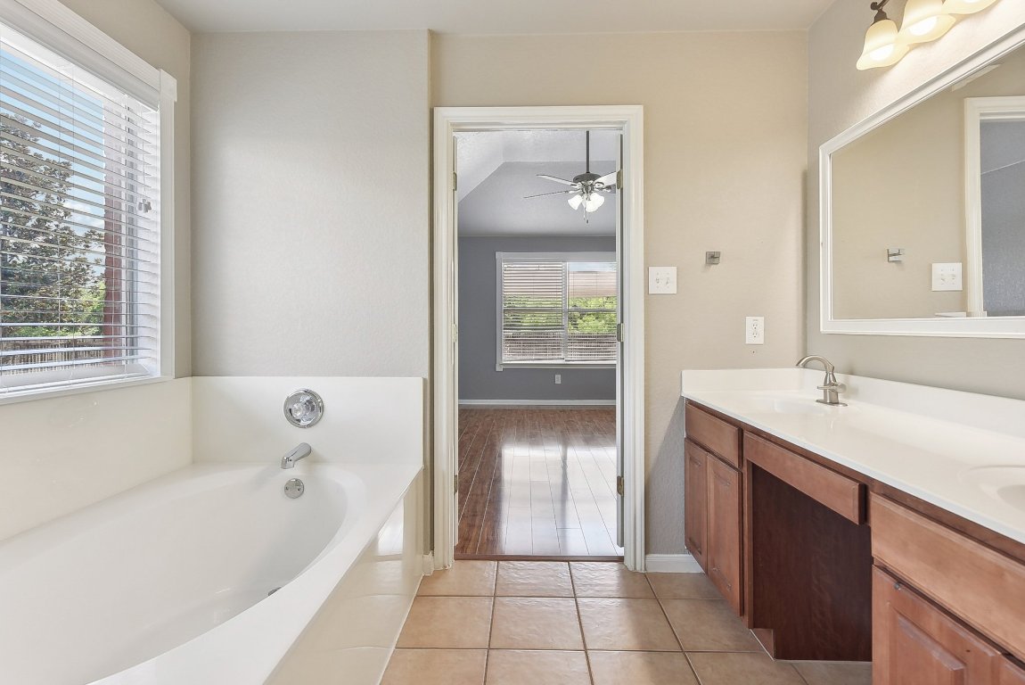 217 Newport Landing Place Round Rock, TX 78665 - Photo 20 of 30 Primary Bathroom
