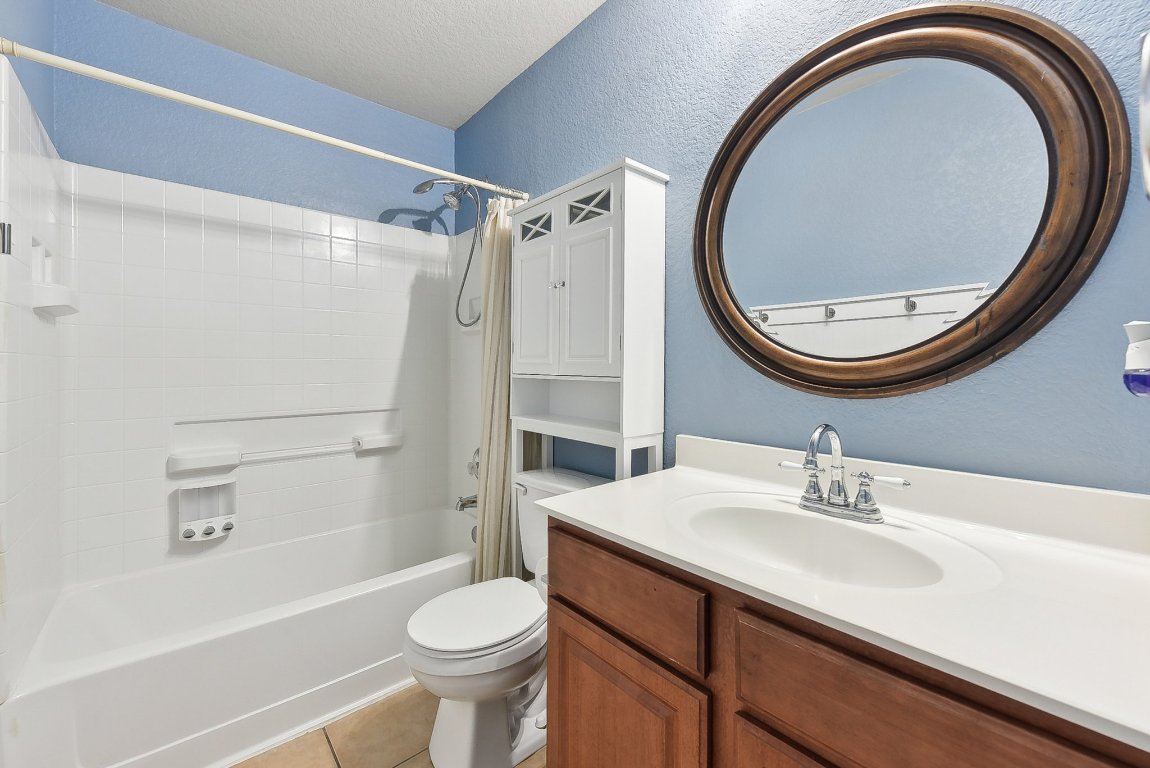 217 Newport Landing Place Round Rock, TX 78665 - Photo 23 of 30 Secondary Bathroom with tub/shower combination