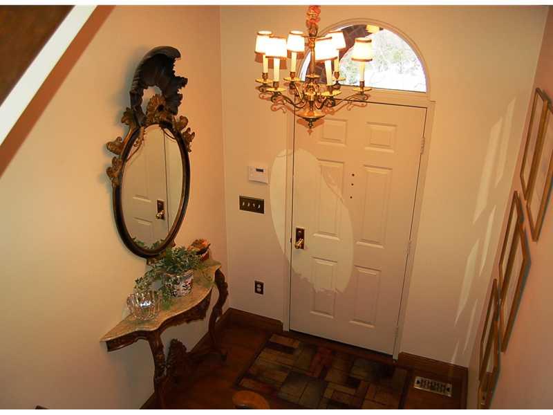 322 Schenley Road Pittsburgh, PA 15217 - Photo 3 of 25 Entry/Foyer.